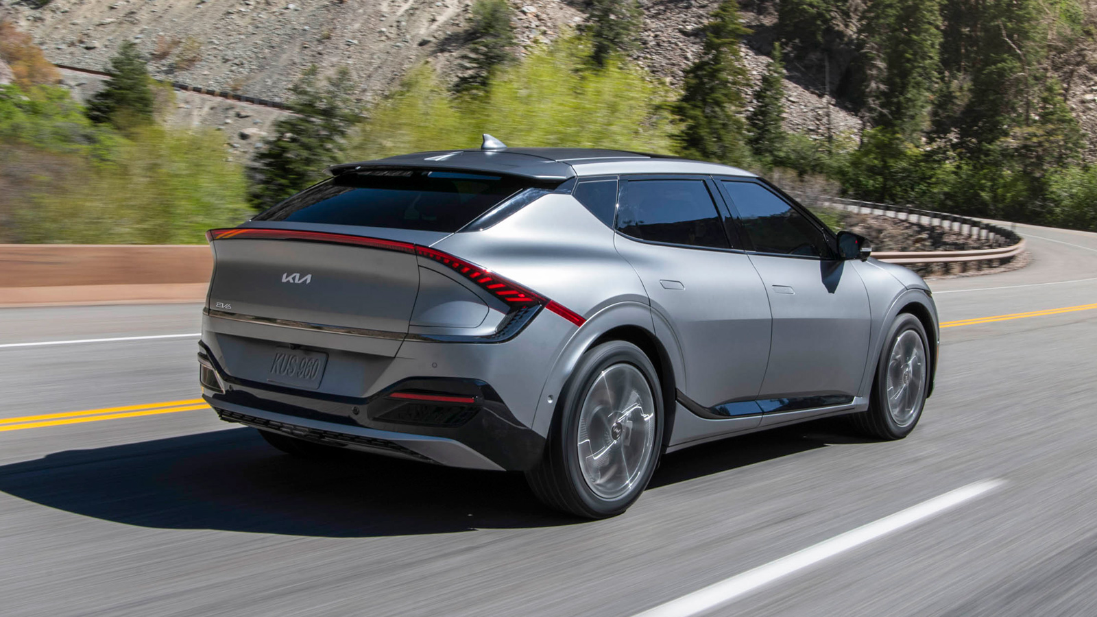 Το μοντέλο μπορεί να φτάσει από το 10% της μπαταρίας στο 80% μέσα σε 18 λεπτά ενώ η πισωκίνητη έκδοση μπορεί σε λιγότερο από 4,5 λεπτά φόρτισης να δια